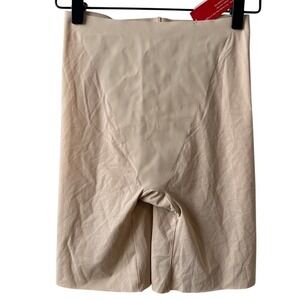 SPANX Mid Thigh Seamless Shapewear Shorts Sz M Smoothes Tummy Hip Thigh Rear NWT